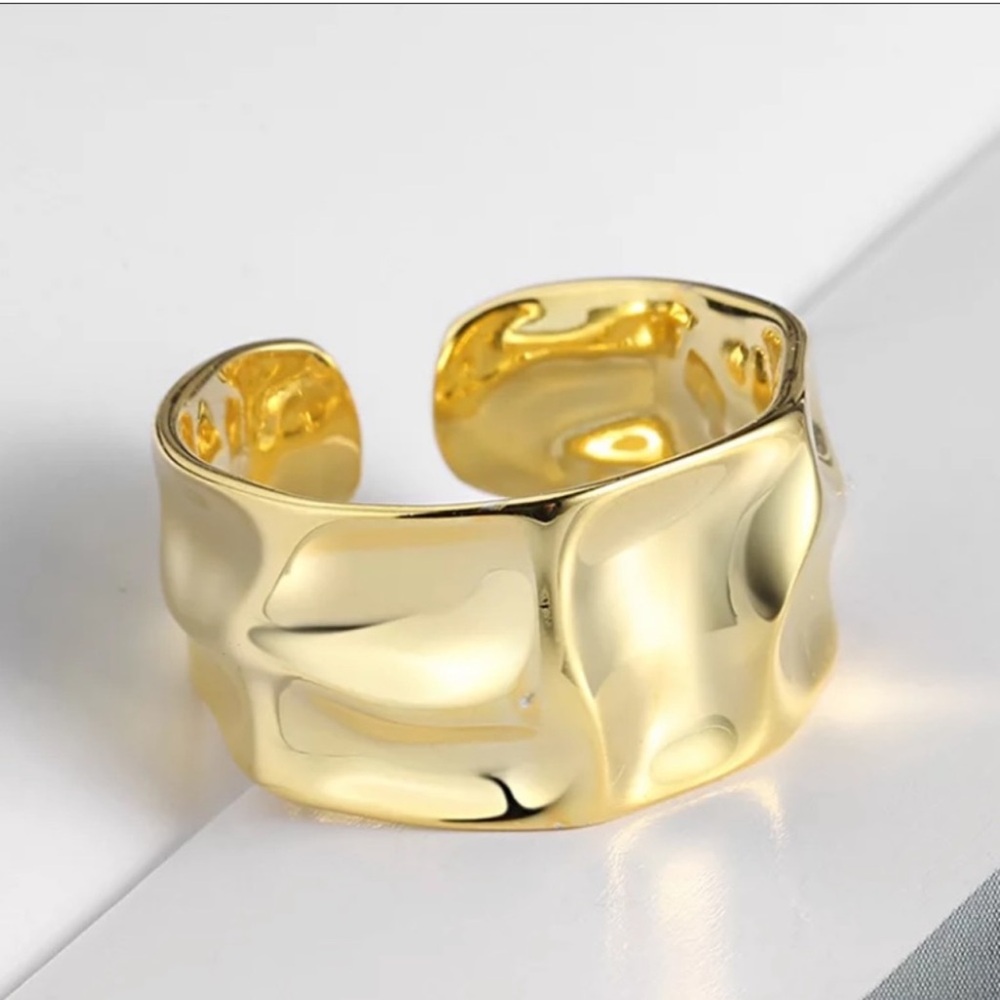 - 18K GOLD PLATED IRREGULAR RESIZABLE WIDE BAND RING HAMMERED